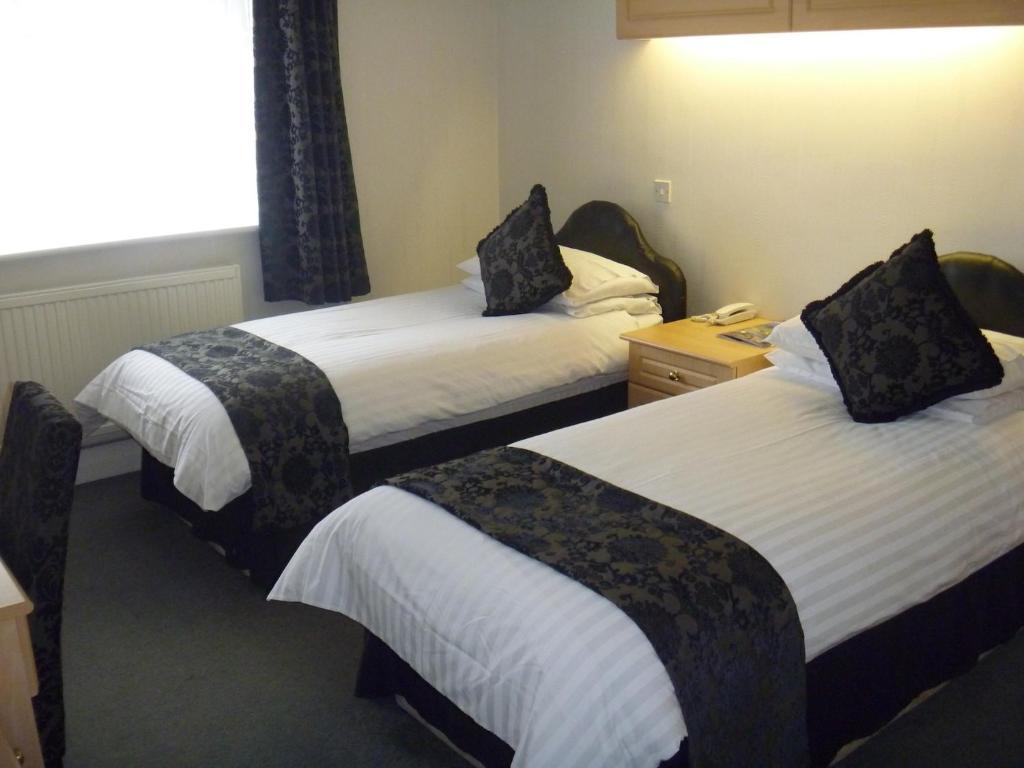 Deanwater Hotel Wilmslow Oda fotoğraf